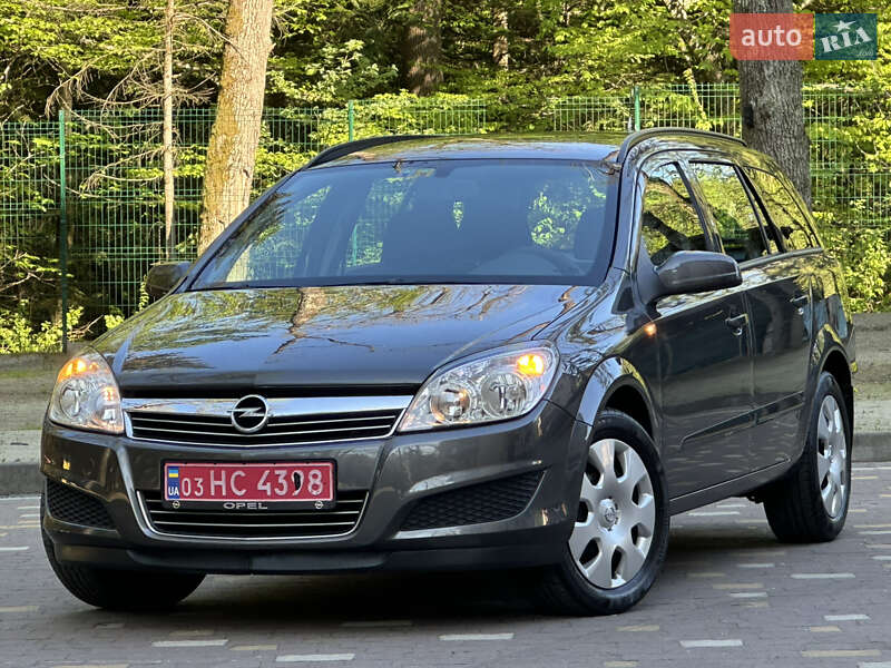 Універсал Opel Astra 2009 в Дрогобичі