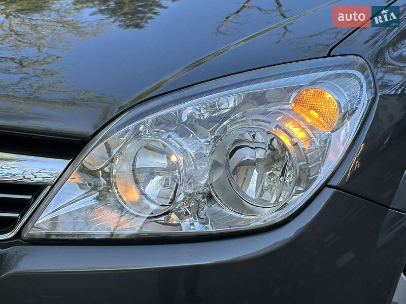 Універсал Opel Astra 2009 в Дрогобичі