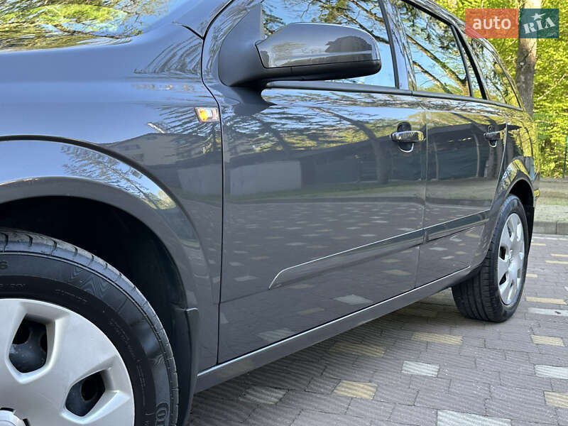 Універсал Opel Astra 2009 в Дрогобичі