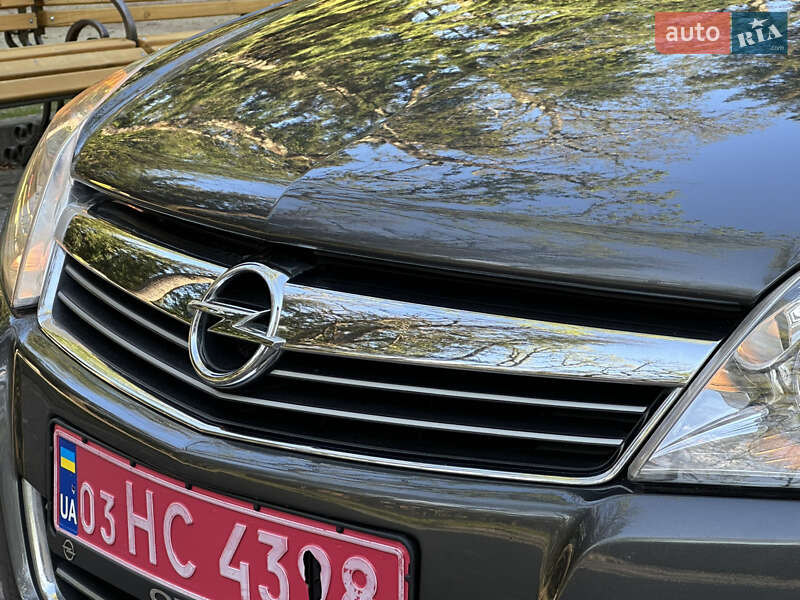 Універсал Opel Astra 2009 в Дрогобичі