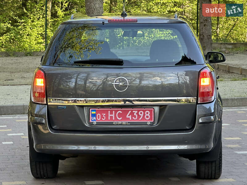 Універсал Opel Astra 2009 в Дрогобичі
