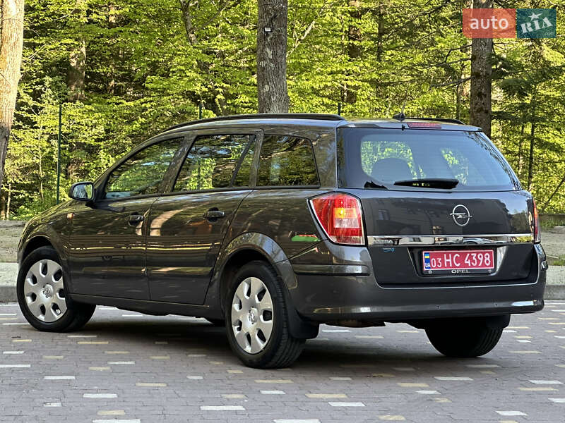 Універсал Opel Astra 2009 в Дрогобичі