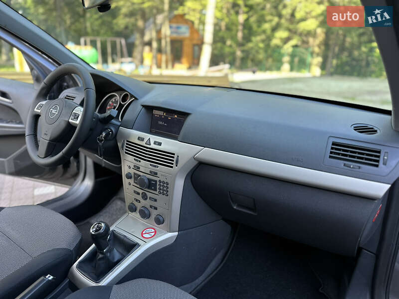 Універсал Opel Astra 2009 в Дрогобичі