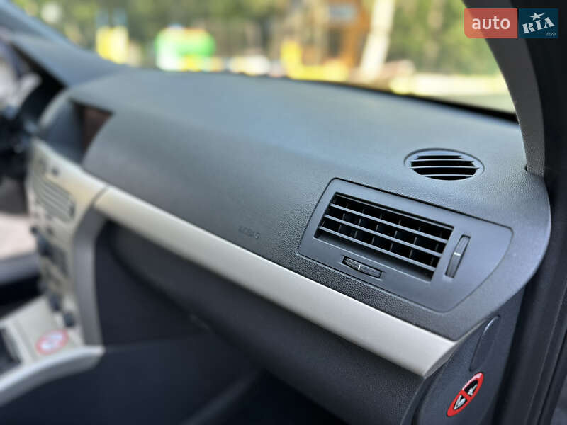 Універсал Opel Astra 2009 в Дрогобичі
