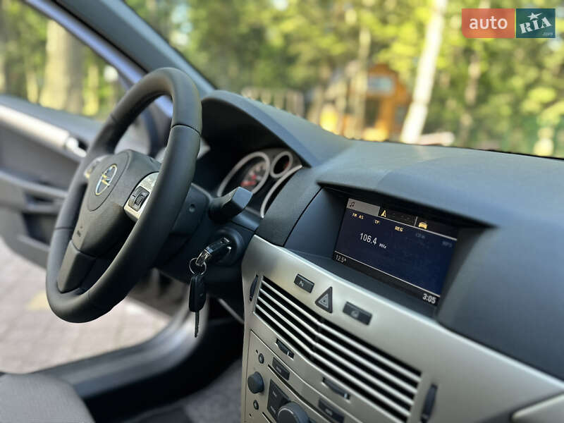 Універсал Opel Astra 2009 в Дрогобичі