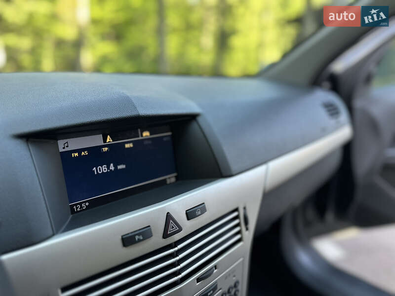 Універсал Opel Astra 2009 в Дрогобичі