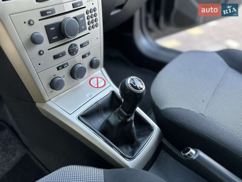 Універсал Opel Astra 2009 в Дрогобичі