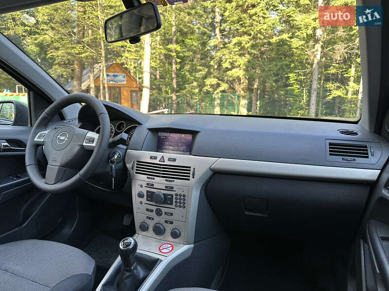 Універсал Opel Astra 2009 в Дрогобичі