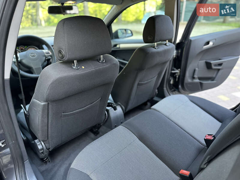 Універсал Opel Astra 2009 в Дрогобичі