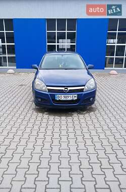 Хэтчбек Opel Astra 2005 в 