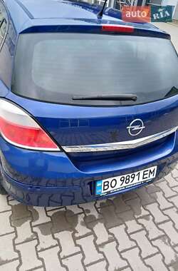 Хэтчбек Opel Astra 2005 в 