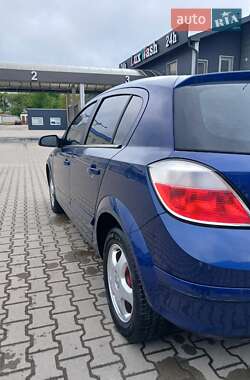 Хэтчбек Opel Astra 2005 в 