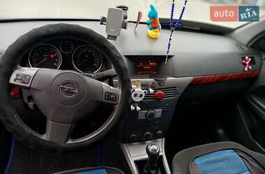 Хэтчбек Opel Astra 2005 в 