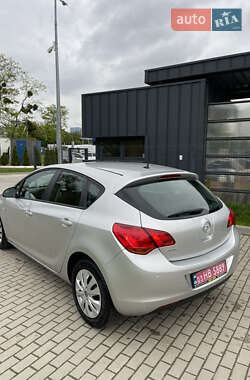 Хэтчбек Opel Astra 2010 в 