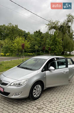 Хэтчбек Opel Astra 2010 в 