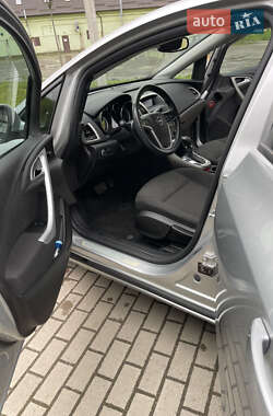 Хэтчбек Opel Astra 2010 в 