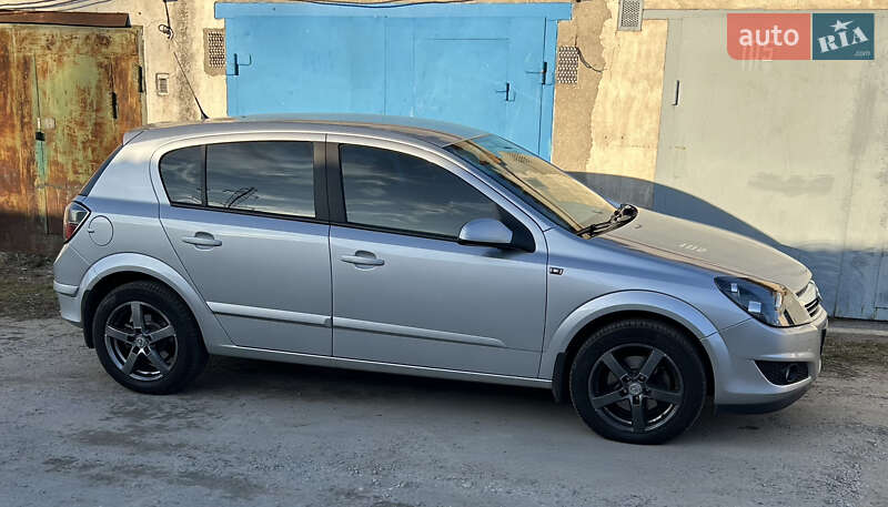Хэтчбек Opel Astra 2007 в Николаеве