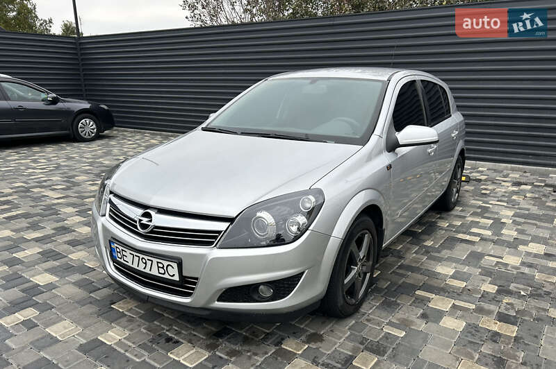 Хэтчбек Opel Astra 2007 в Николаеве