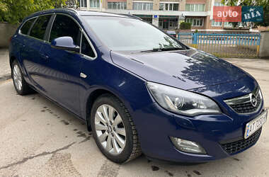 Універсал Opel Astra 2011 в Івано-Франківську