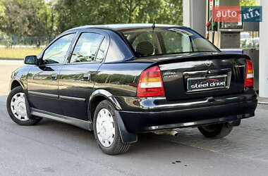 Седан Opel Astra 2006 в 