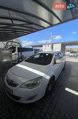 Универсал Opel Astra 2012 в 