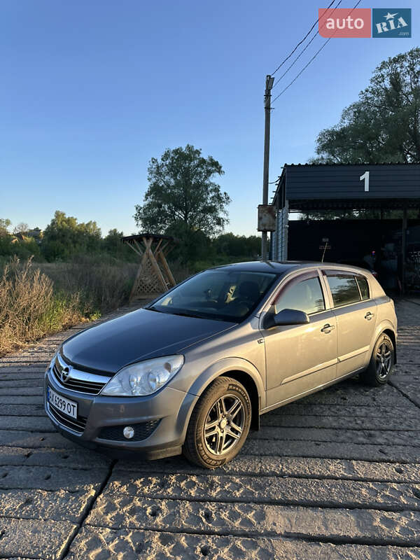 Хэтчбек Opel Astra 2007 в Люботине