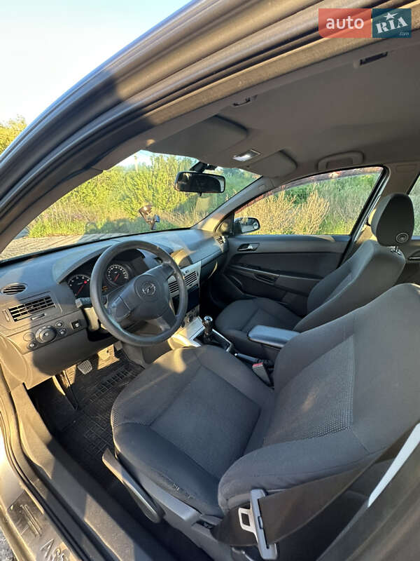 Хэтчбек Opel Astra 2007 в Люботине