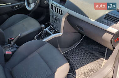 Хэтчбек Opel Astra 2008 в 