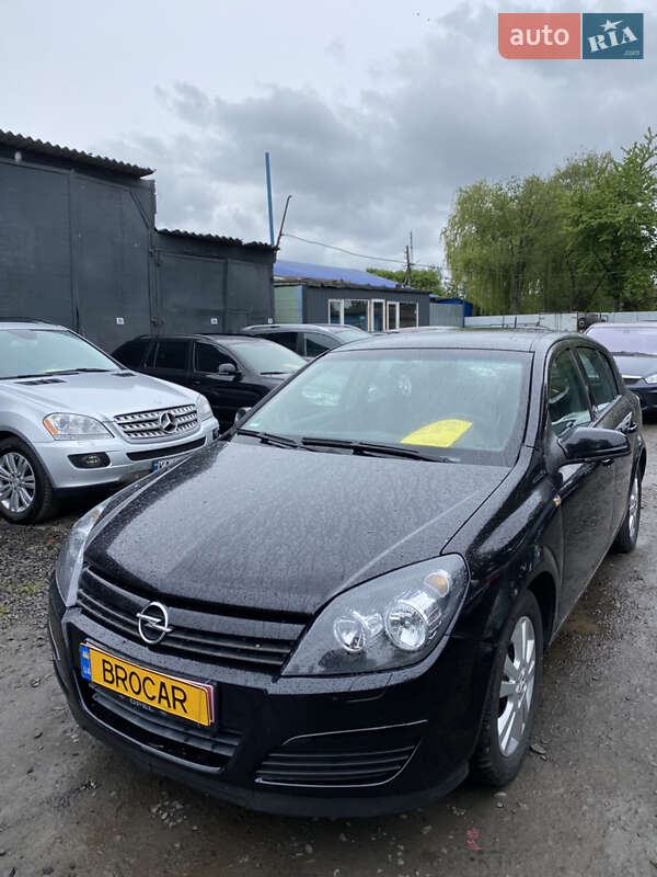 Хэтчбек Opel Astra 2005 в 