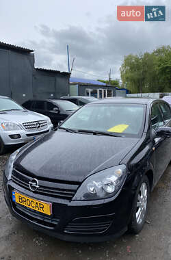 Хэтчбек Opel Astra 2005 в 