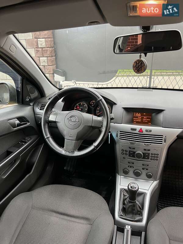 Универсал Opel Astra 2009 в Ровно