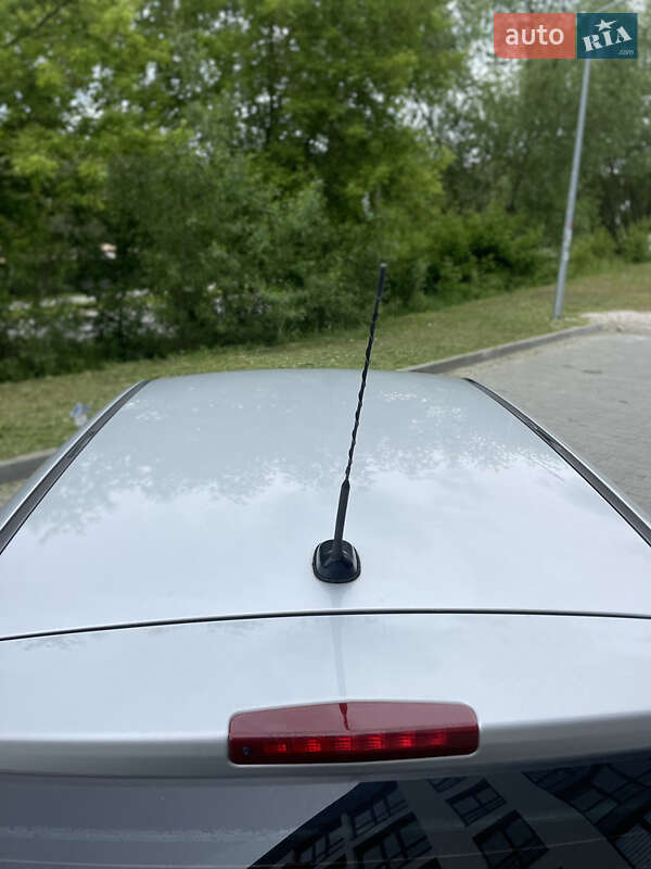 Хетчбек Opel Astra 2004 в Новояворівську