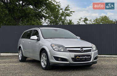Універсал Opel Astra 2010 в Луцьку