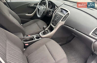 Универсал Opel Astra 2011 в 