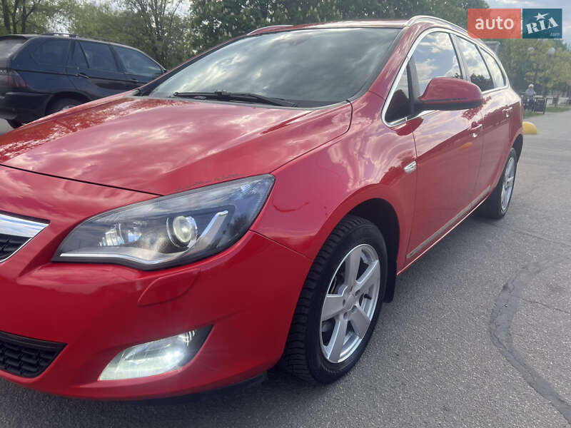 Універсал Opel Astra 2010 в Нікополі