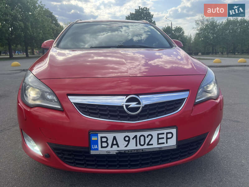Універсал Opel Astra 2010 в Нікополі
