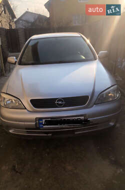 Седан Opel Astra 2004 в Надворной