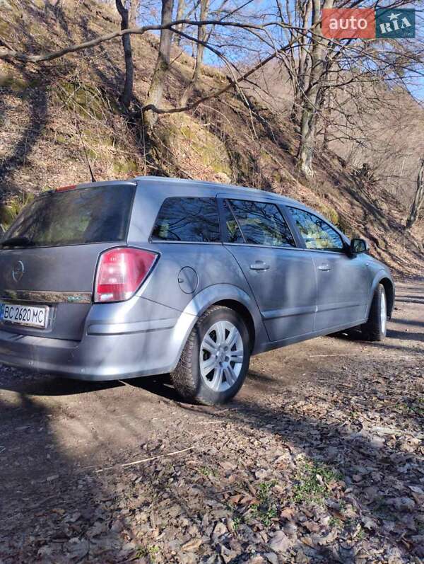 Универсал Opel Astra 2010 в Львове