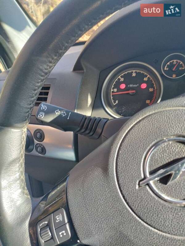 Универсал Opel Astra 2010 в Львове