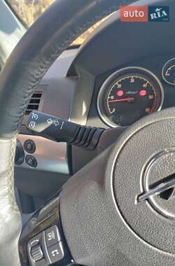 Універсал Opel Astra 2010 в 