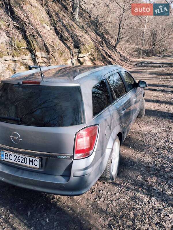 Универсал Opel Astra 2010 в Львове
