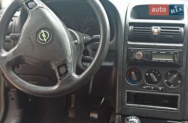 Хэтчбек Opel Astra 1998 в 