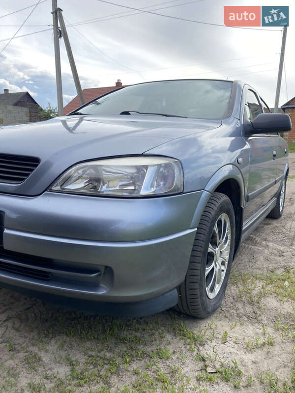 Седан Opel Astra 2008 в Сарнах