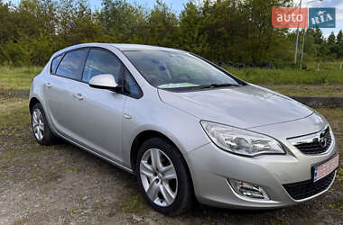 Хэтчбек Opel Astra 2011 в Львове
