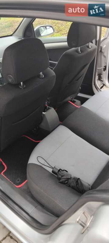 Хетчбек Opel Astra 2006 в Івано-Франківську