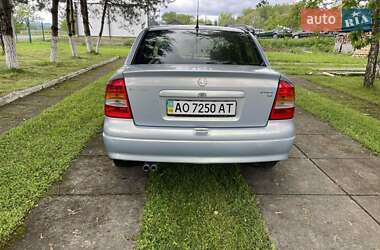 Седан Opel Astra 2004 в 