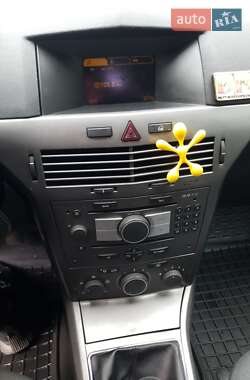 Универсал Opel Astra 2006 в 