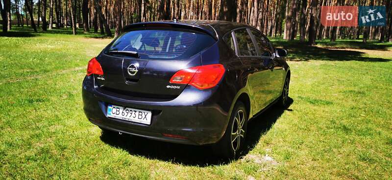 Хэтчбек Opel Astra 2011 в Чернигове