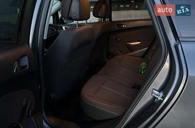 Универсал Opel Astra 2011 в 