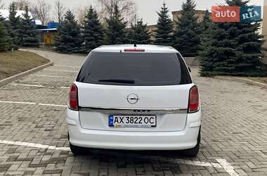 Универсал Opel Astra 2012 в 
